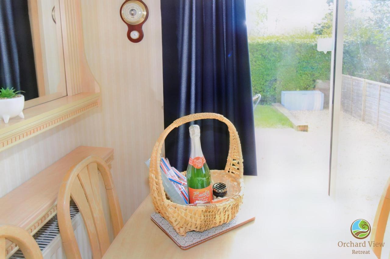 فيلا Orchard View Retreat - Dog Friendly, Enclosed Private Garden With Weather Dependant Hot Tub - Not On A Holiday Park Little Clacton المظهر الخارجي الصورة