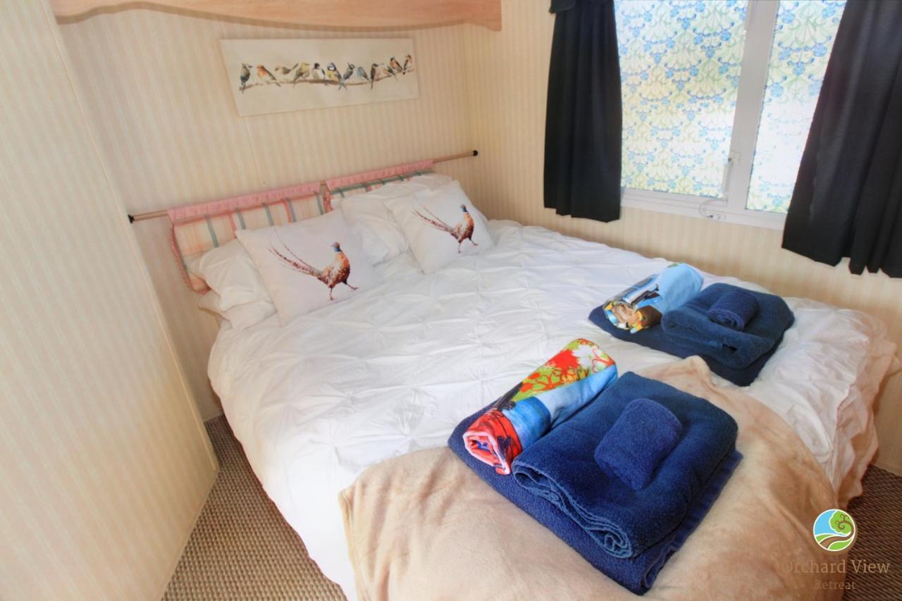 فيلا Orchard View Retreat - Dog Friendly, Enclosed Private Garden With Weather Dependant Hot Tub - Not On A Holiday Park Little Clacton المظهر الخارجي الصورة